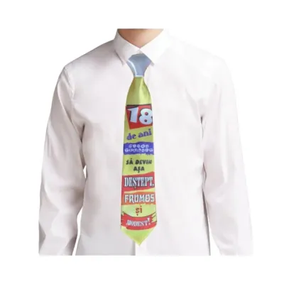 18 de ani mi-au trebuit sa devin asa..., cravata cu mesaj